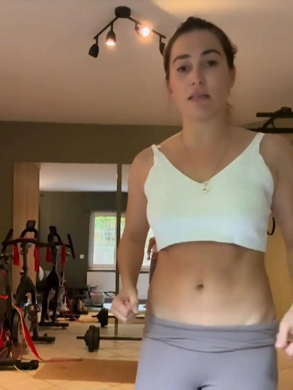 Bild zu: "Renata Lusin zeigt After-Baby-Body – so hart trainiert sie für ihr Comeback!"
