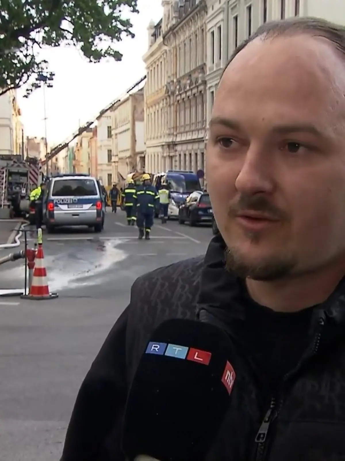 Bild zu: "Dramatischer Hauseinsturz in Görlitz – Angehöriger bangt um vermisste Ehefrau!"