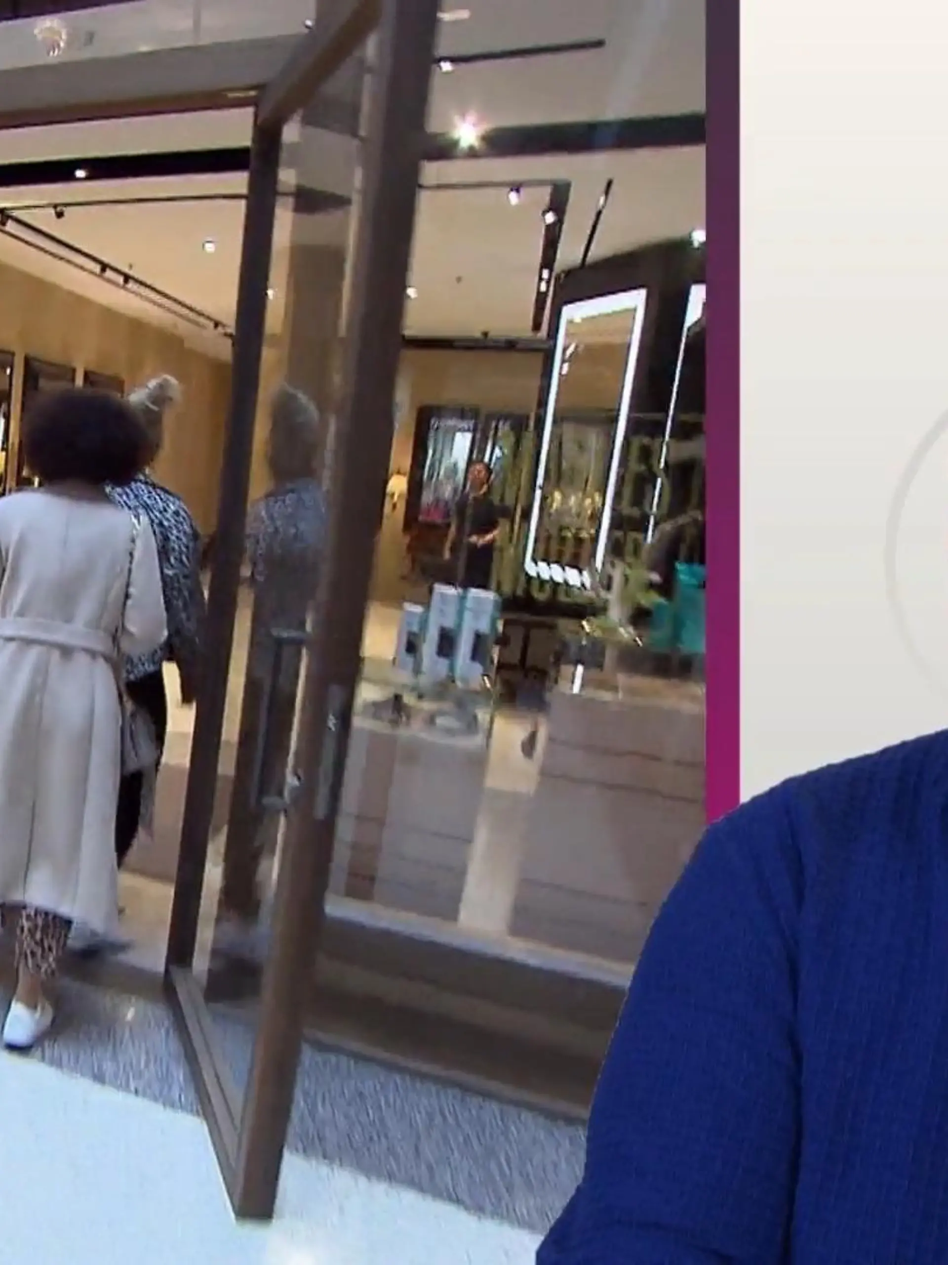 Bild zu: "Janika lässt sich von Guidos Friseur aufhübschen"