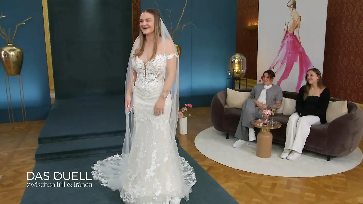 Marie und Sara riskieren mit dem letzten Kleid alles Zu viel Glitzer?