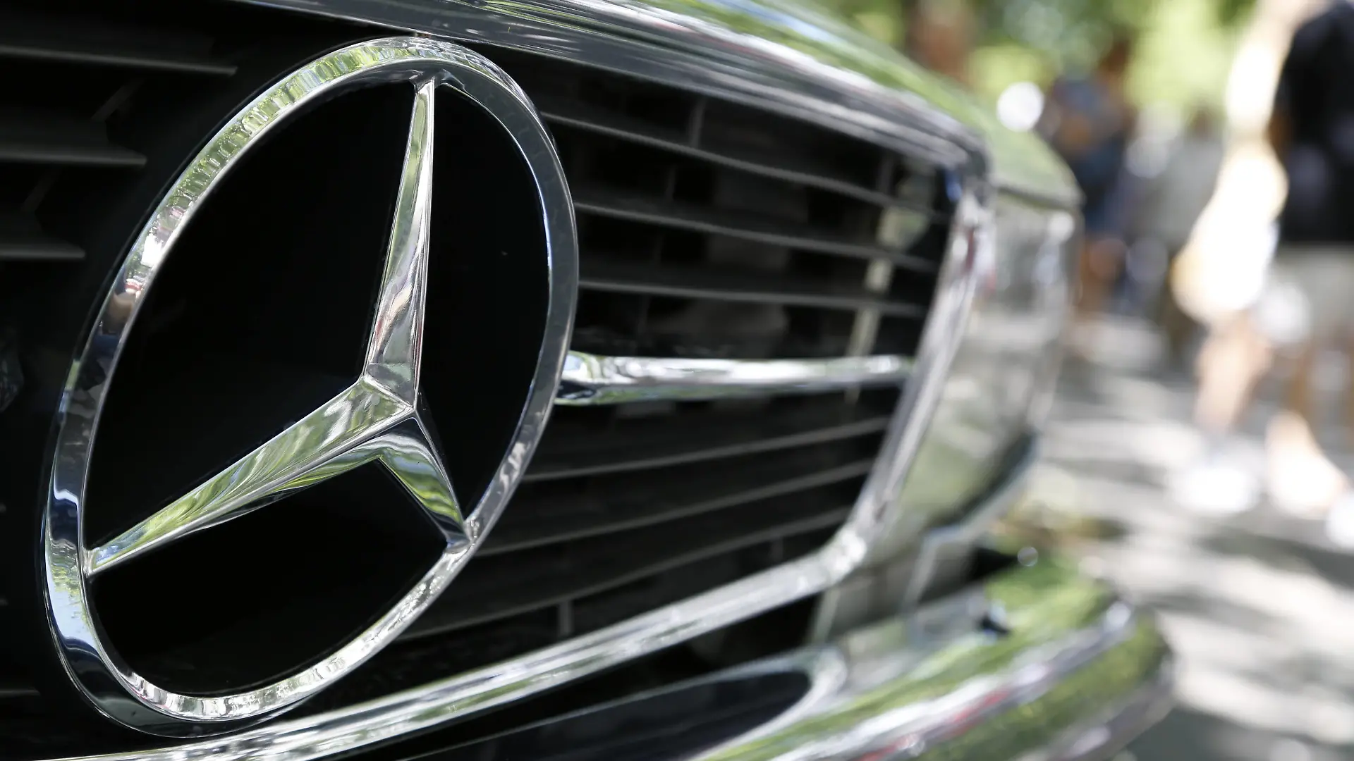 Mercedes Stern an einem alten Mercedes Benz *** Mercedes star on an old Mercedes Benz 