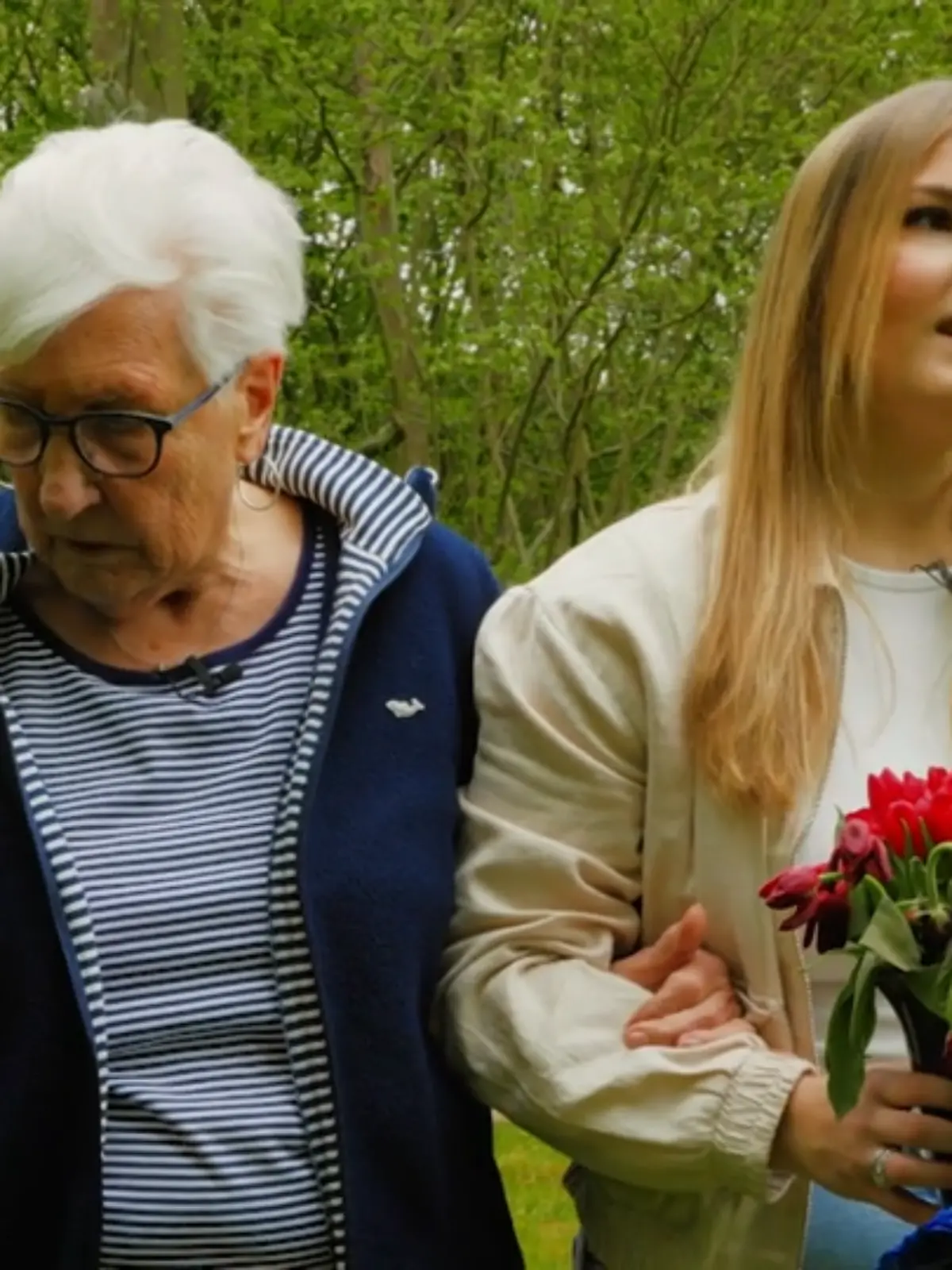 Wenn Schalke spielt, guckt er von oben zu! Warum dieser Verein Oma Rosi und Enkelin Tessa alles bedeutet