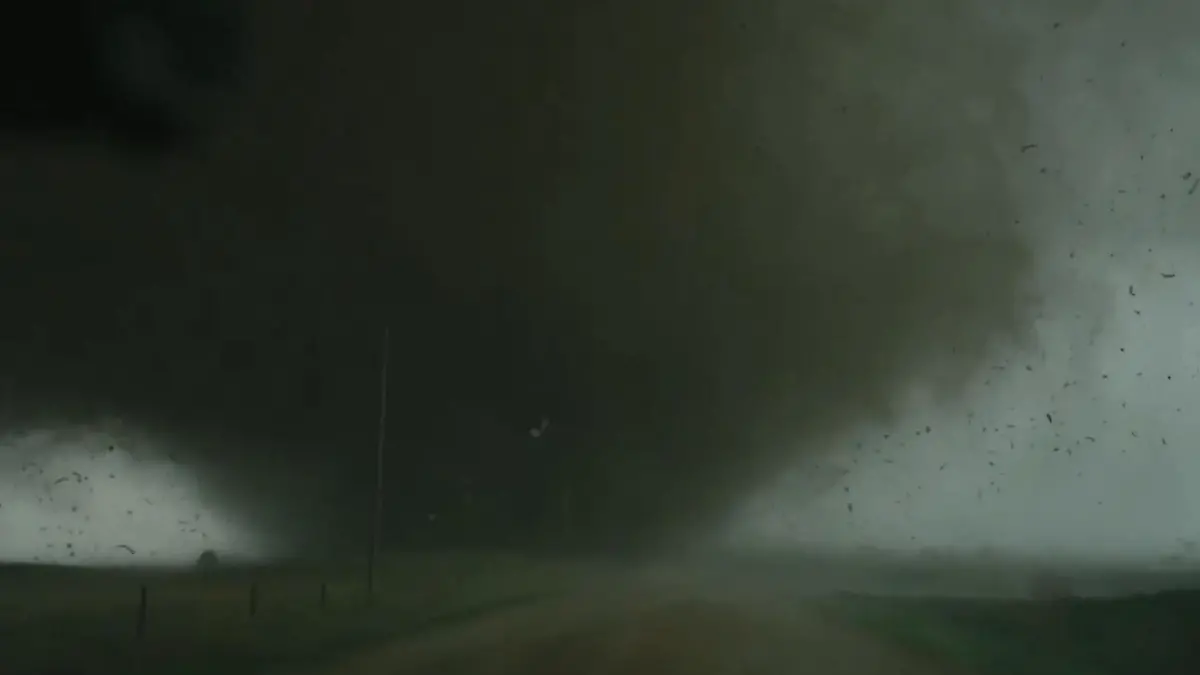 Mit 260 km/h! Mega-Tornados verwüsten Landkreis Unwetter zerstört Häuser