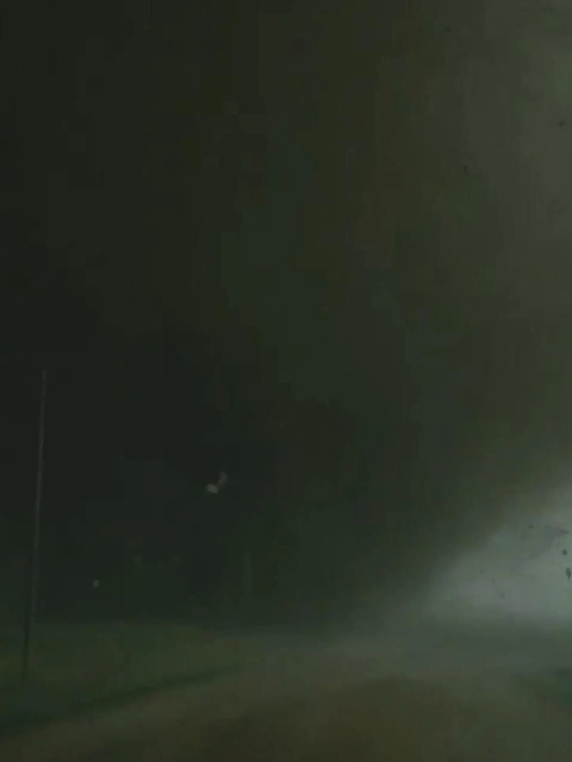 Bild zu: "Mit 260 km/h! Mega-Tornados verwüsten Landkreis"