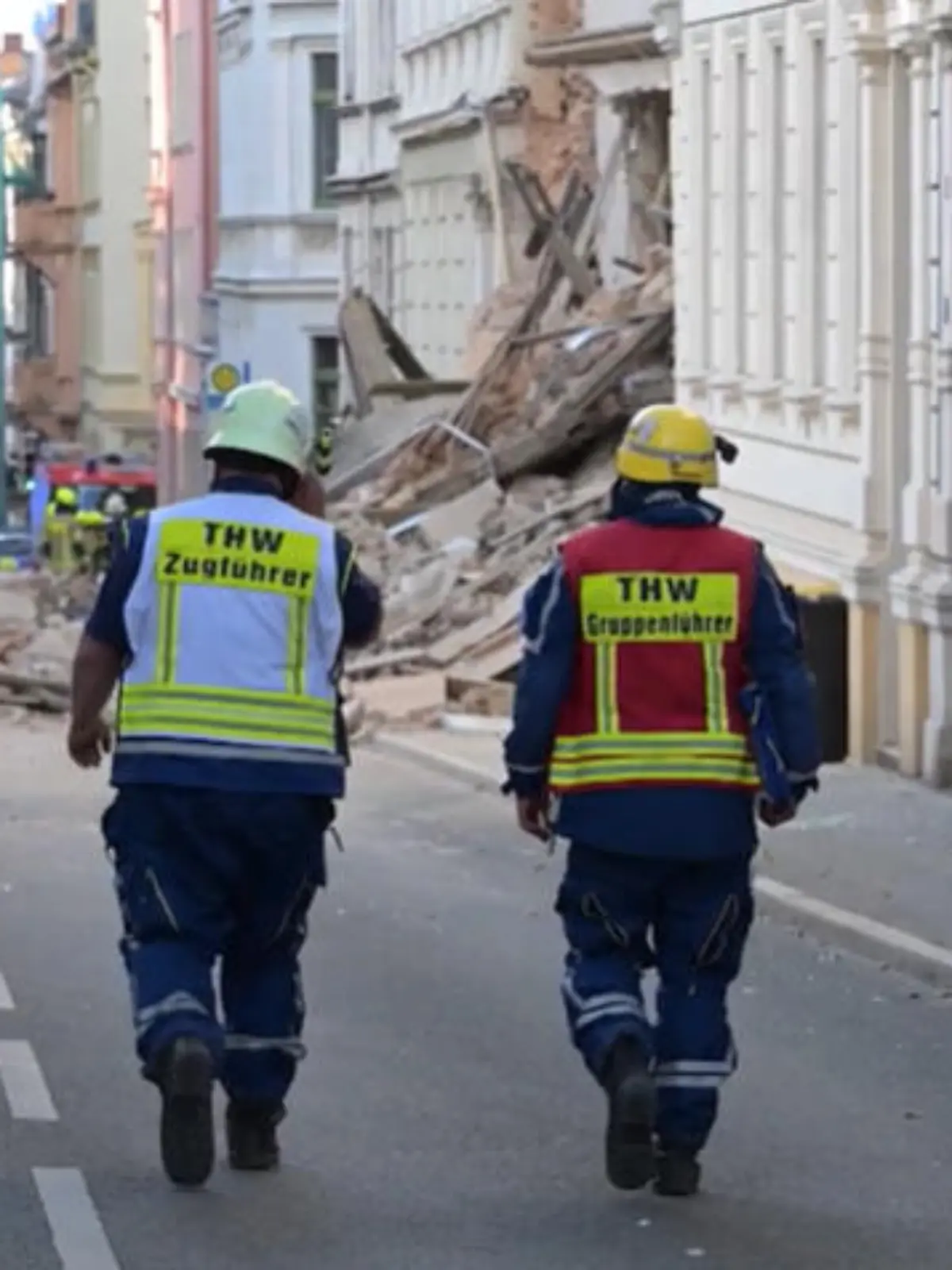 Bild zu: "Suche nach Vermissten nach Hauseinsturz in Görlitz läuft unter Hochdruck"