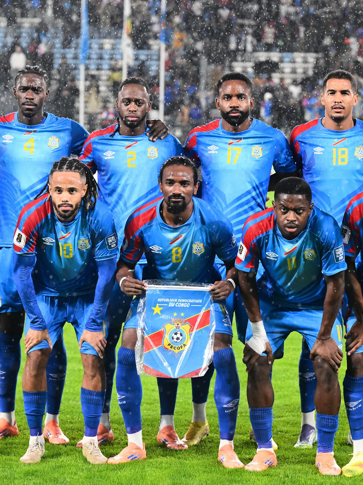 ARCHIV - 13.11.2025, Marokko, Rabat: Fußball: Spieler der Demokratischen Republik Kongo stellen sich vor einem WM-Qualifikationsspiel gegen Kamerun für ein Mannschaftsfoto auf. Die Demokratische Republik Kongo nimmt an der Fußball-WM 2026 teil. Foto: STR/AP/dpa +++ dpa-Bildfunk +++