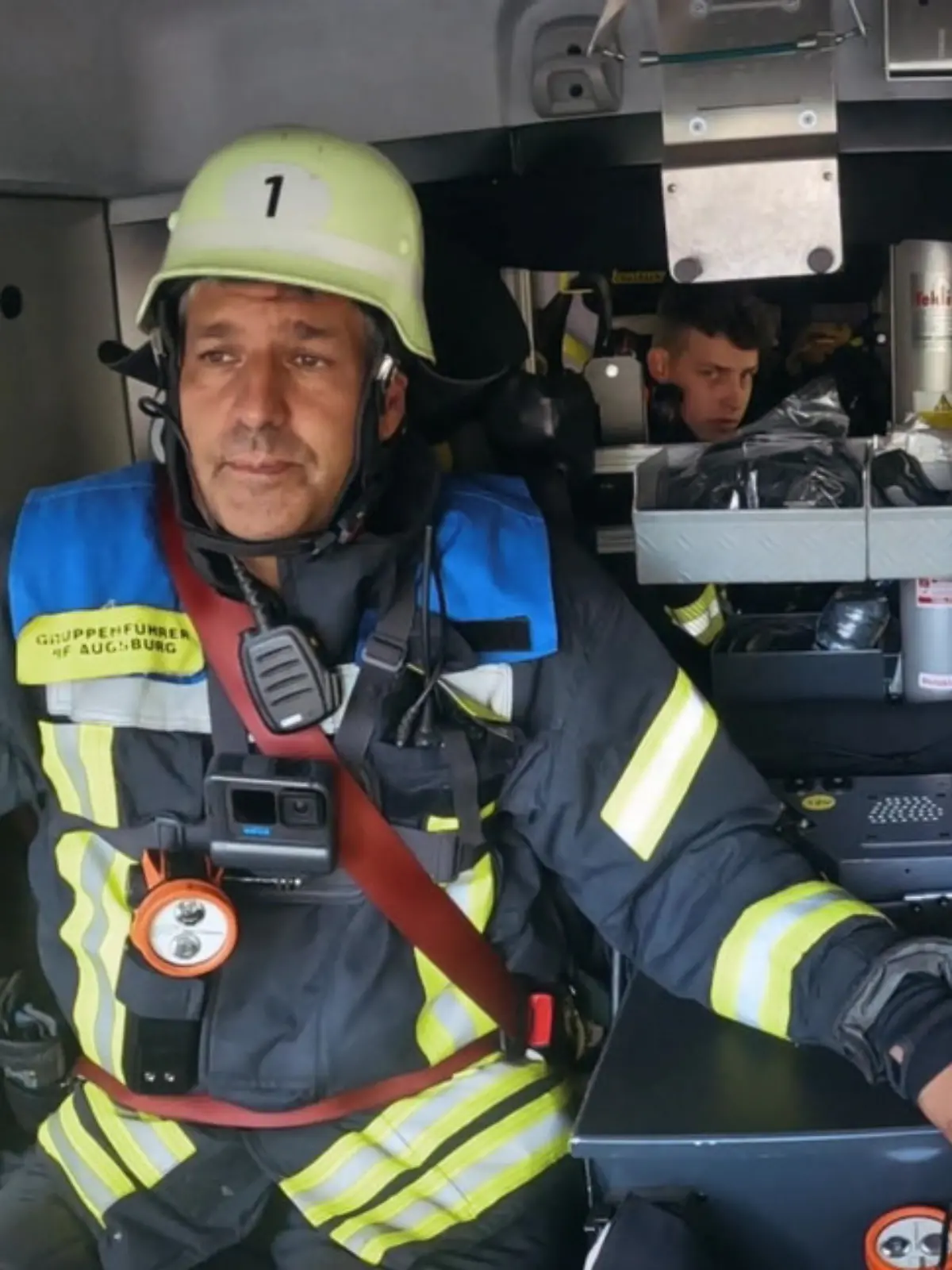 Bild zu: "Feuer, Wasser, Erde, Luft – Retter in ihrem Element: Zwischen Skipiste, Schockraum und Autobahn zählt jede Sekunde"