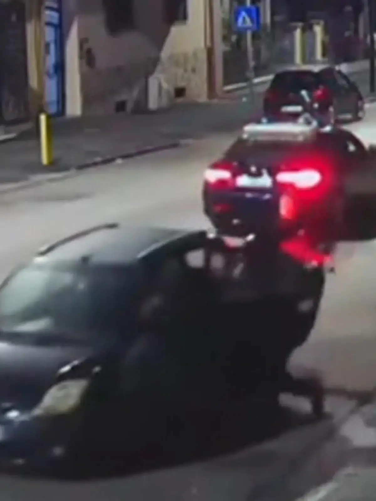 Bild zu: "In flagranti erwischt! Polizei stoppt Räuber mitten auf der Straße – zufällig!"