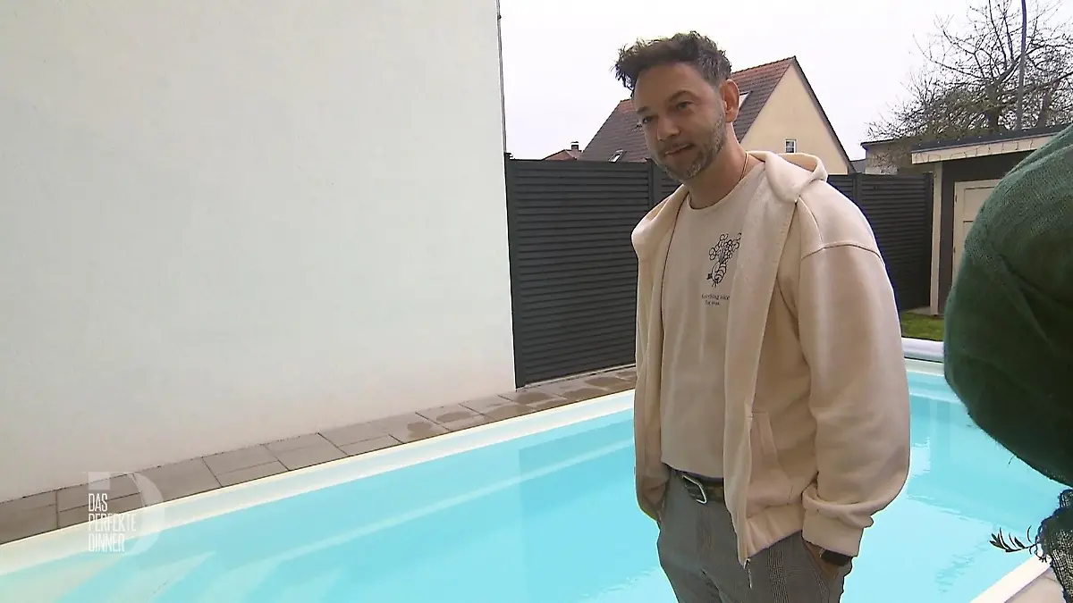 Mathias macht Eisbaden glücklich Wofür hat man einen Pool?