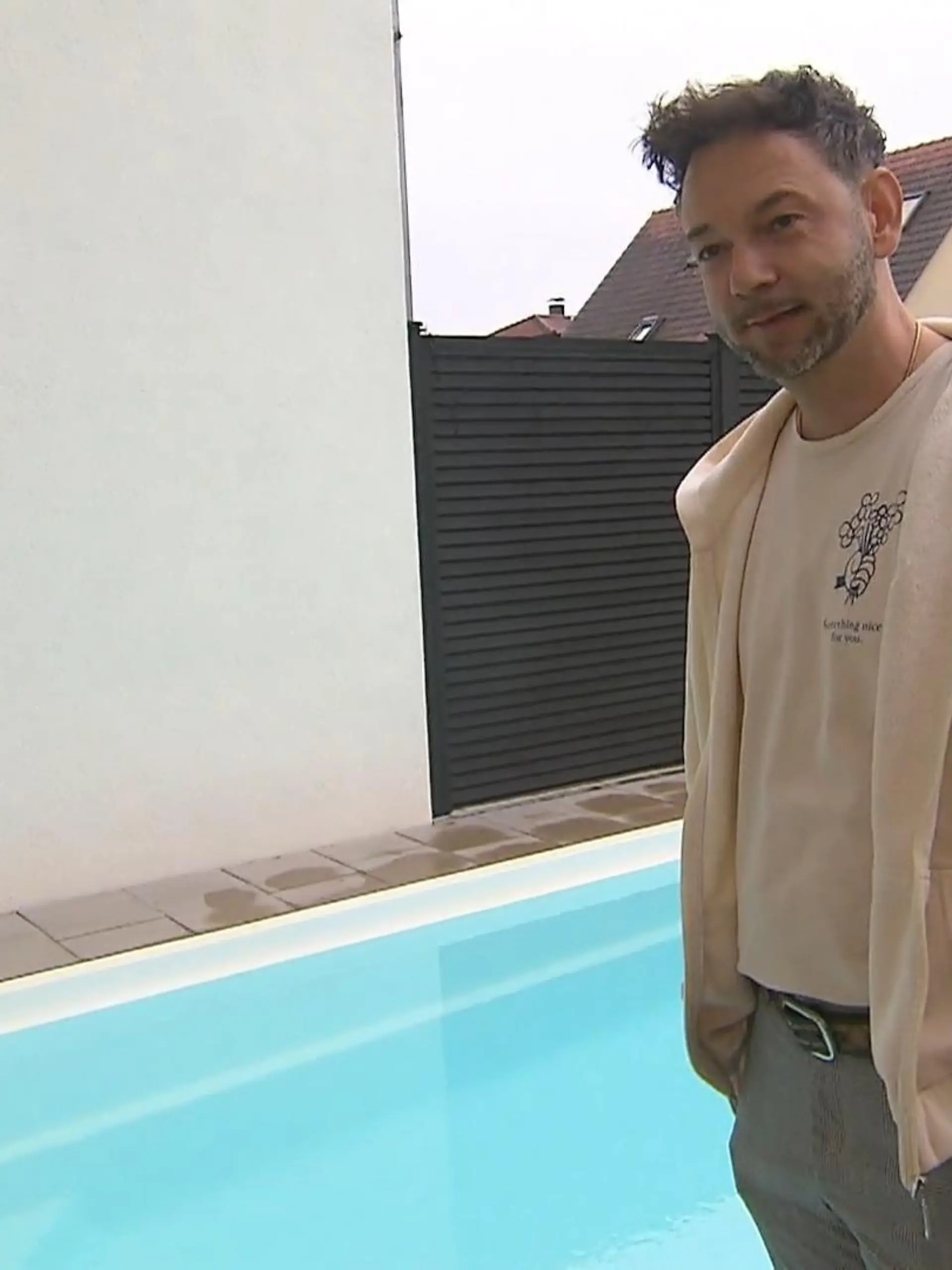 Bild zu: "Winter-Eisbaden im Garten! Dieses Haus hat einen Pool wie im Urlaubs-Hotel"