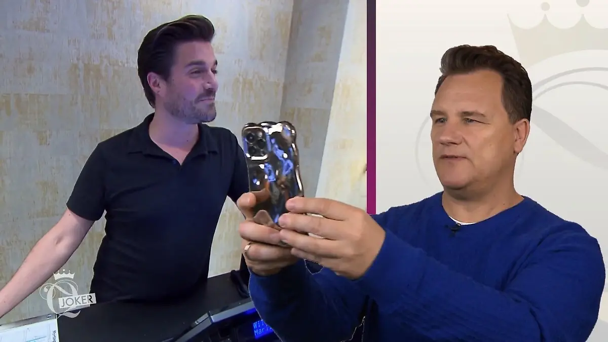 Guido Maria Kretschmer macht ein Foto mit seinem Smartphone.
