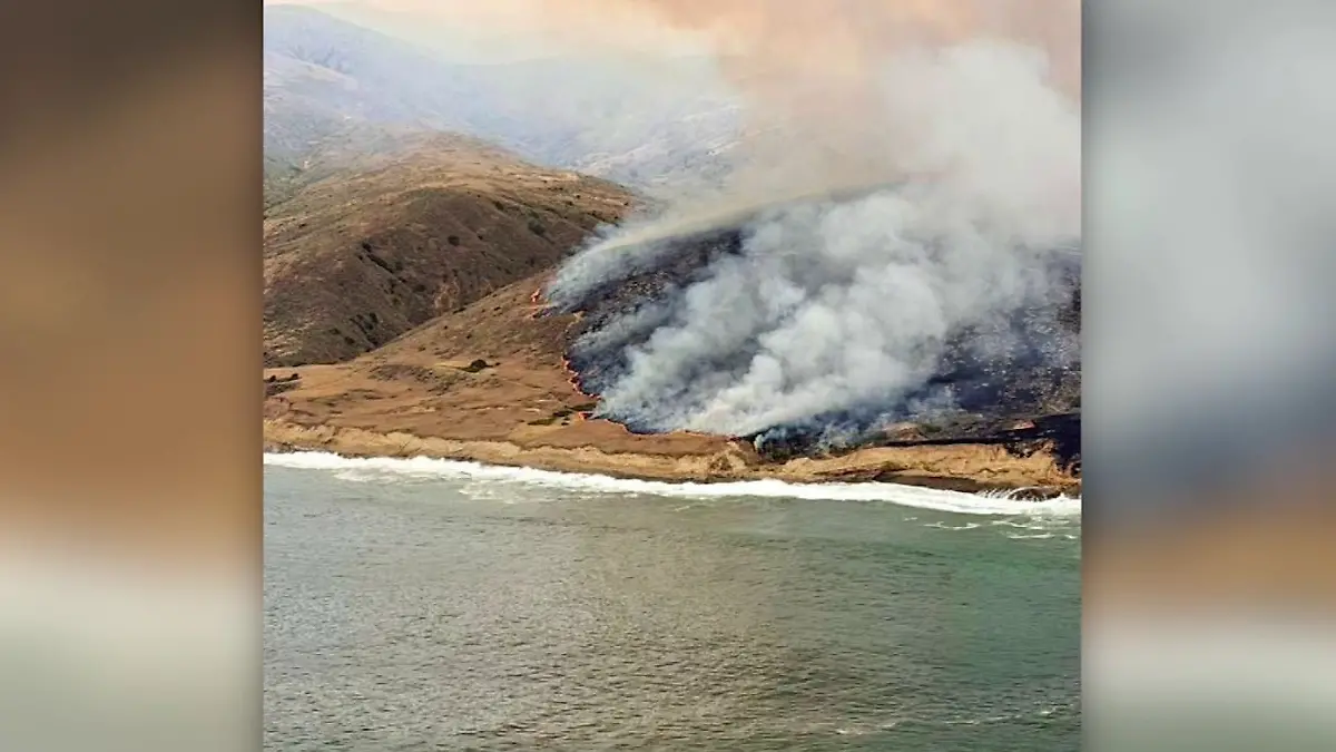 Brennende Santa Rosa Island (Kalifornien)