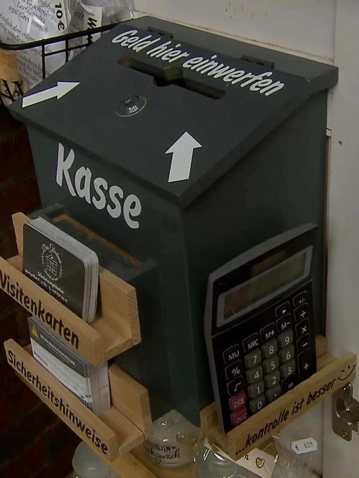 Bild zu: "Kinder dürfen nicht allein in Geschenkeladen"
