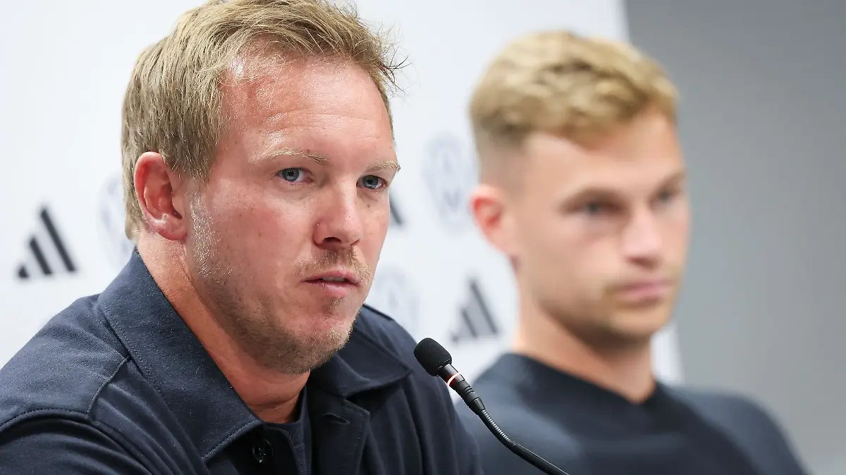 Julian Nagelsmann spricht bei einer Pressekonferenz. (Archivbild)