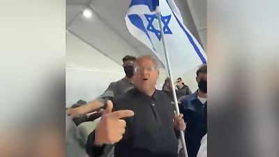 Bild von Skandal um Israel-Minister! Video mit gefesselten Gaza-Aktivisten schockiert weltweit