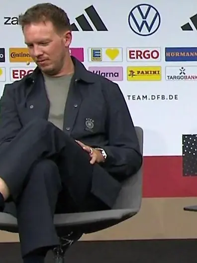 Bild zu: "Bei der WM-Kader-Bekanntgabe! Julian Nagelsmann überrascht mit DIESEM Mode-Hingucker"