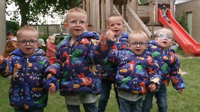 Bild von Zwillinge und Drillinge aus derselben Familie sorgen für Kindergarten-Chaos!