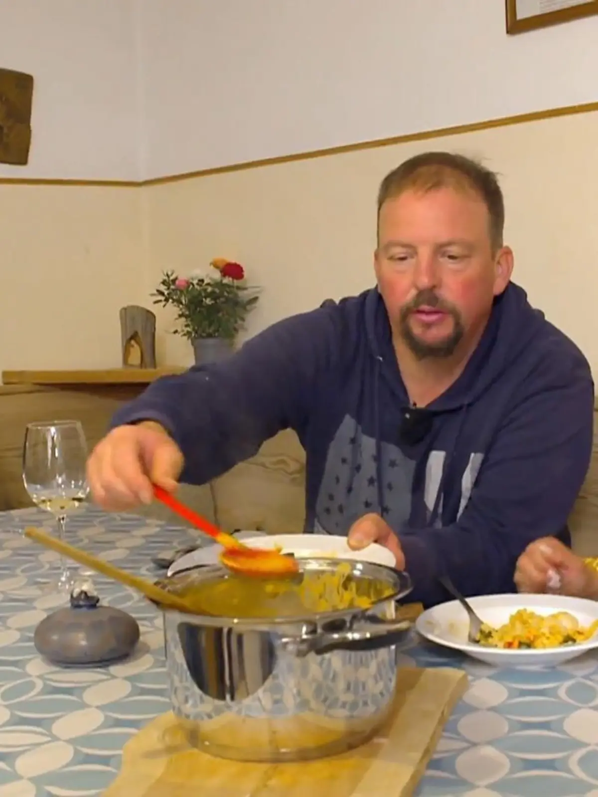 Bild zu: "Jasmins Überraschung für Bauer Andreas schmeckt Katarina ganz und gar nicht"