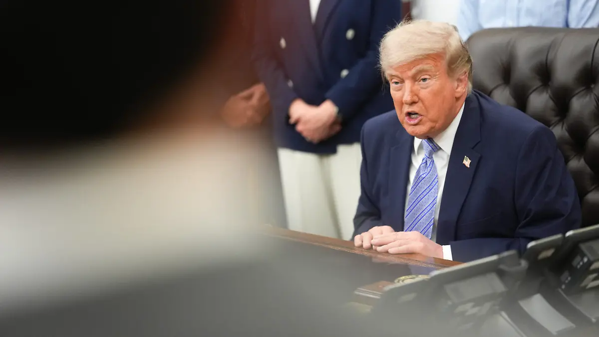 WASHINGTON, DC - MAY 21: U.S. President Donald Trump speaks at an event with Environmental Protection Agency (EPA) Administrator Lee Zeldin on May 21, 2026 in the Oval Office at the White House in Washington, D.C. Trump said he would rescind Biden-era regulations on refrigerators and air conditioners. Credit: Al Drago / Pool via CNP