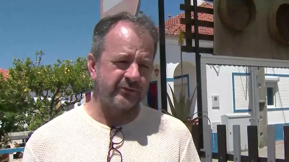 Alexandre Quintas, der Autofahrer, der die zwei Kinder völlig allein am Straßenrand in Südportugal gefunden hat, gibt ein Interview.