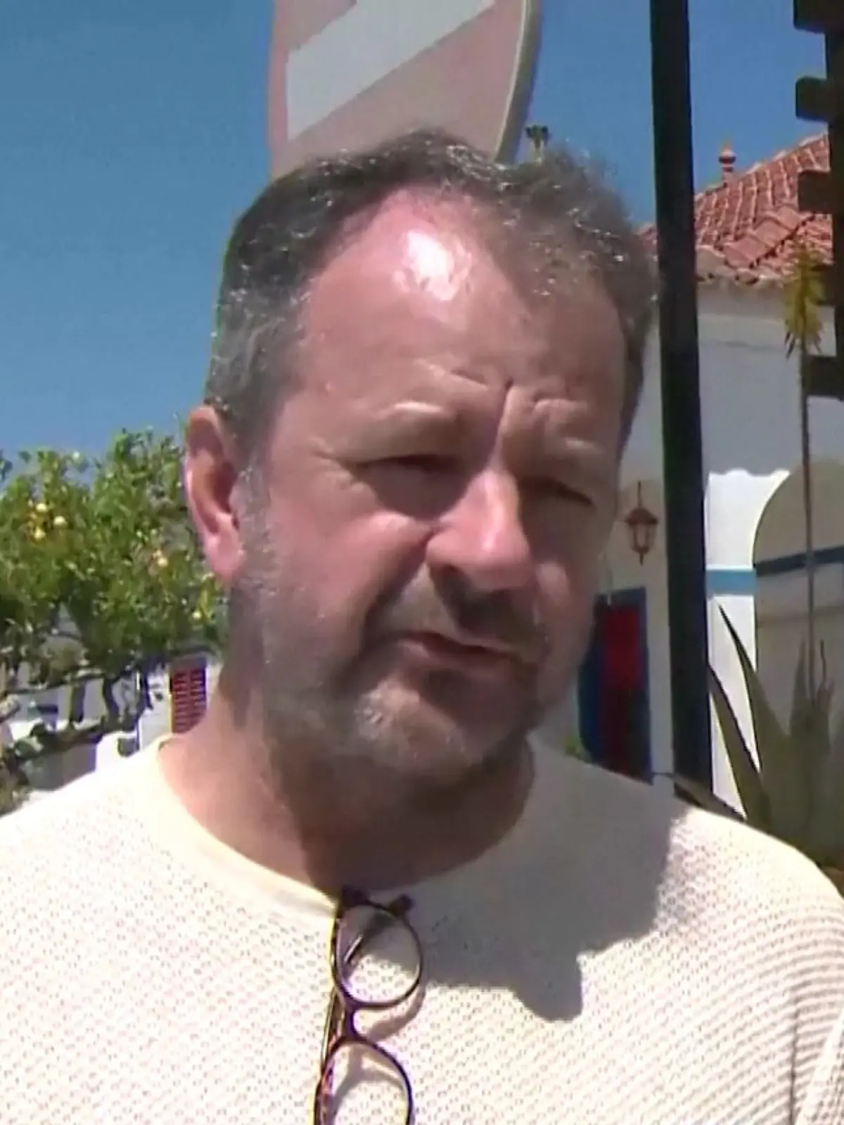 Alexandre Quintas, der Autofahrer, der die zwei Kinder völlig allein am Straßenrand in Südportugal gefunden hat, gibt ein Interview.