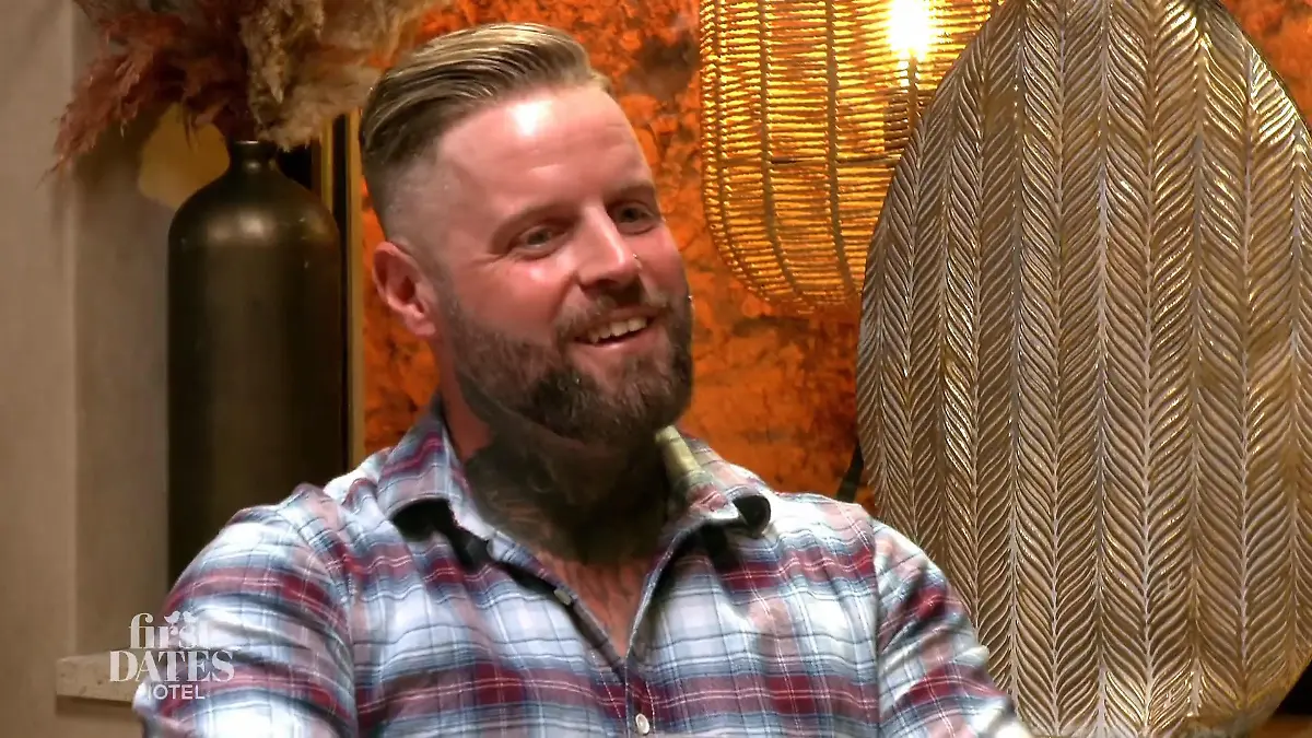 Rülpsen und furzen? Andre bricht das Eis auf seine Art Knigge? Eher nicht