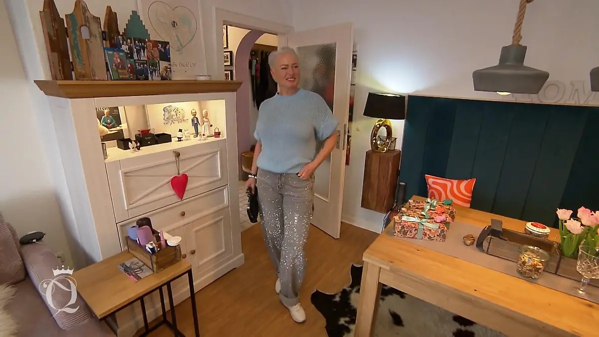 Curvy Model mit großem Kleiderschrank Doreen liebt Blusen