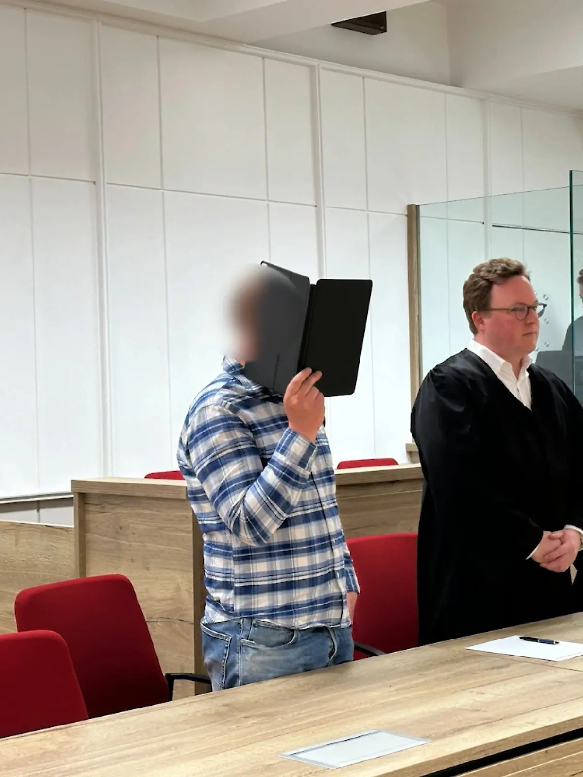 Bild zu: "Missbrauch an Zwölfjähriger, trotzdem keine Haft für Aljoscha S."