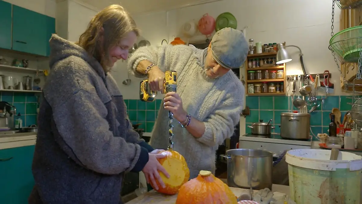 Kommen sich Turner und Ariane beim Kürbisschnitzen näher? Kürbis mit Knistern