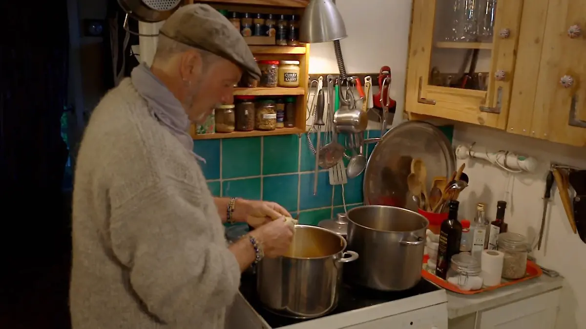 Kann Turner mit seiner Kürbissuppe bei Ariane punkten? Kürbissuppe mit Gefühl