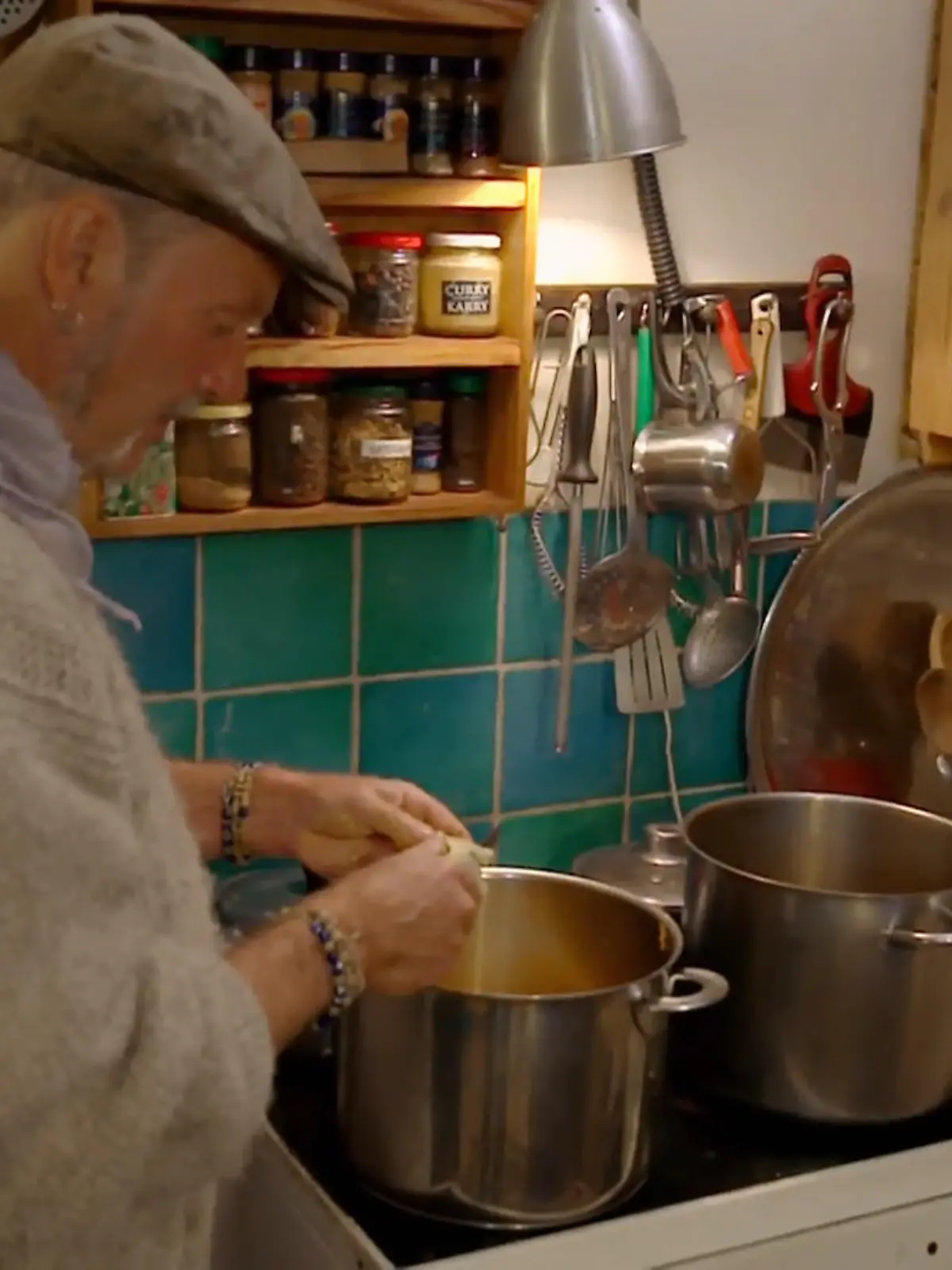 Bild zu: "Kann Turner mit seiner Kürbissuppe bei Ariane punkten?"