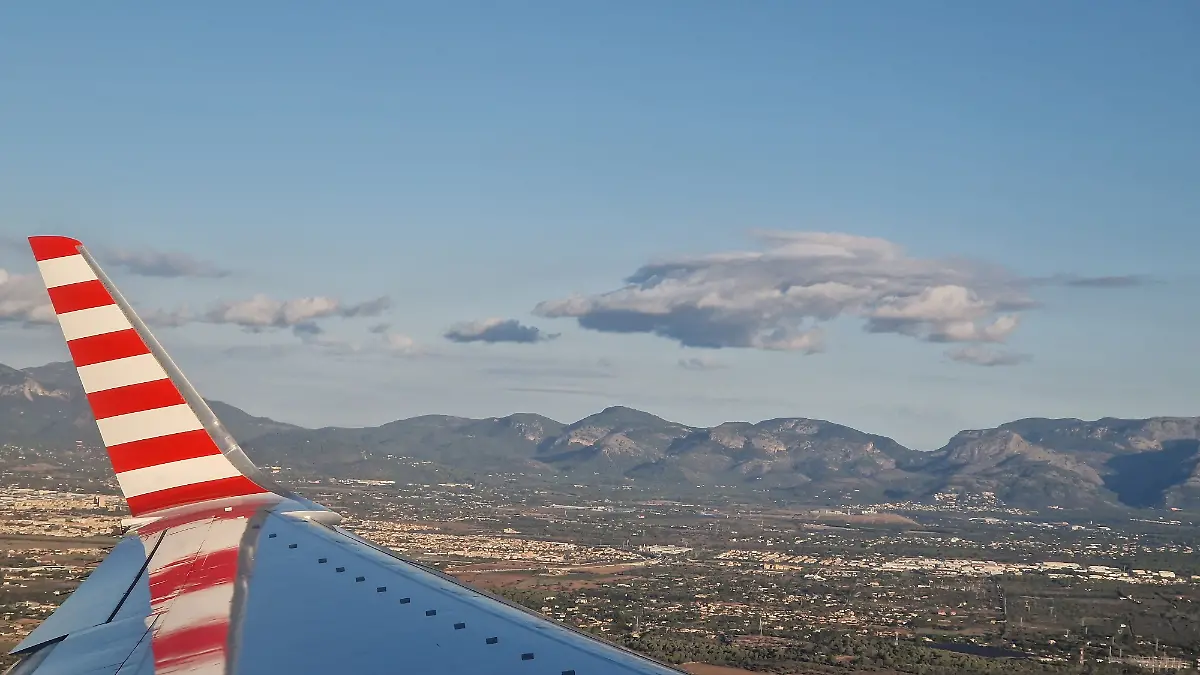 Beim Abflug von der Ferieninsel Mallorca bietet sich dem Reisenden ein atemberaubender Blick auf das impossante Tramuntana Gebirge der Baleareninsel ESP, Mallorca, Reise, Urlaub, Balearen, 01.10.2025 Foto: Eibner-Pressefoto/Juergen Augst