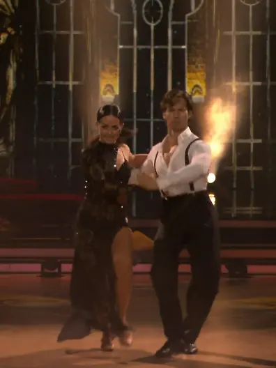 Bild zu: "Tango auf dem Parkett: Können Joel und Malika die nötige Kraft und Stärke zeigen?"
