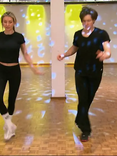 Bild zu: "Erinnern sich Anna-Carina und Evgeny im Impro-Training an alle Schritte?"