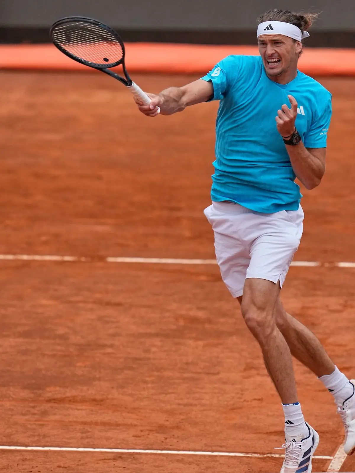 Bild zu: "Müller-Wohlfahrt hilft: Zverev ohne Rückenprobleme in Paris"