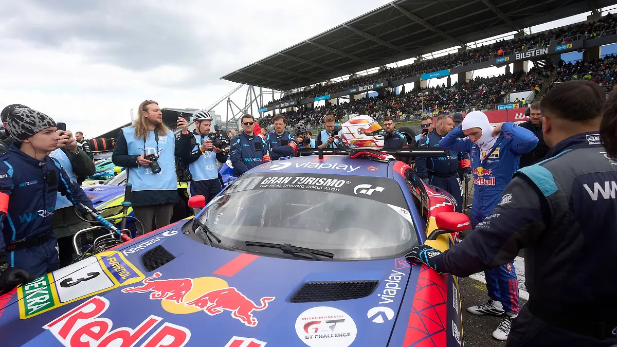 Auch Verstappens Red-Bull-Bosse sind erleichtert, wenn alles gut geht in der Grünen Hölle. (Archivbild)