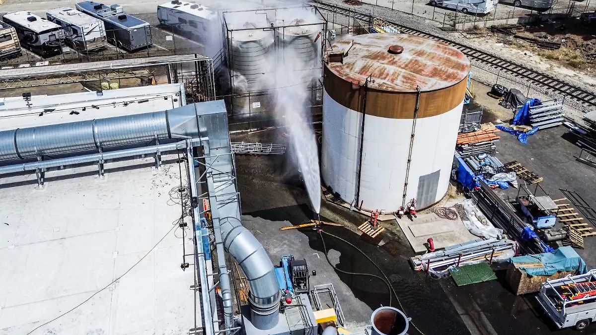 GARDEN GROVE, UNITED STATES - MAY 22: A view of damage as thousands evacuated due to an ongoing hazardous chemical spill originating from GKN Aerospace in Garden Grove, California, United States on May 22, 2026. Jon Putman / Anadolu