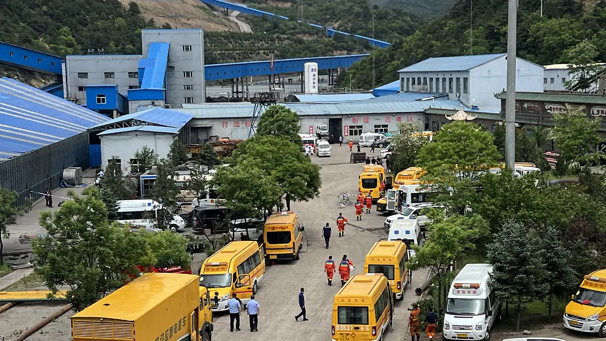 A general view of rescue team members and emergency vehicles arriving at the Liushenyu coal mine after a gas explosion in Changzhi, in northern China's Shanxi province on May 23, 2026. A gas explosion at a coal mine in northern China has killed at least 82 people, state media reported, in one of the country's biggest industrial disasters of recent years. (Photo by CNS / AFP) / China OUT
