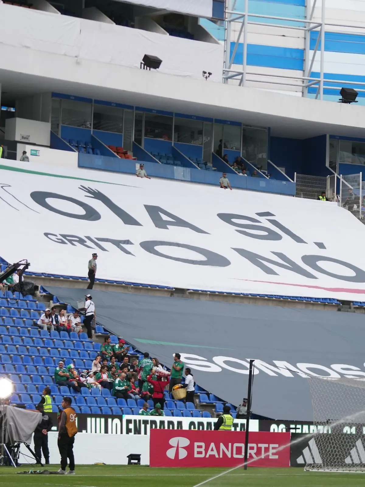 Bild zu: "FIFA-Strafe wegen homophober Rufe bei WM-Gastgeber Mexiko"