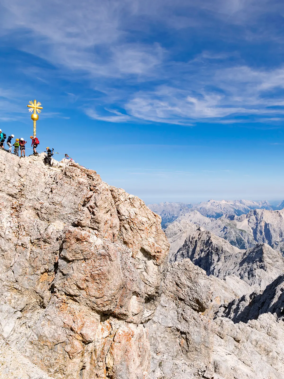 Das felsige Geländer der Zugspitze