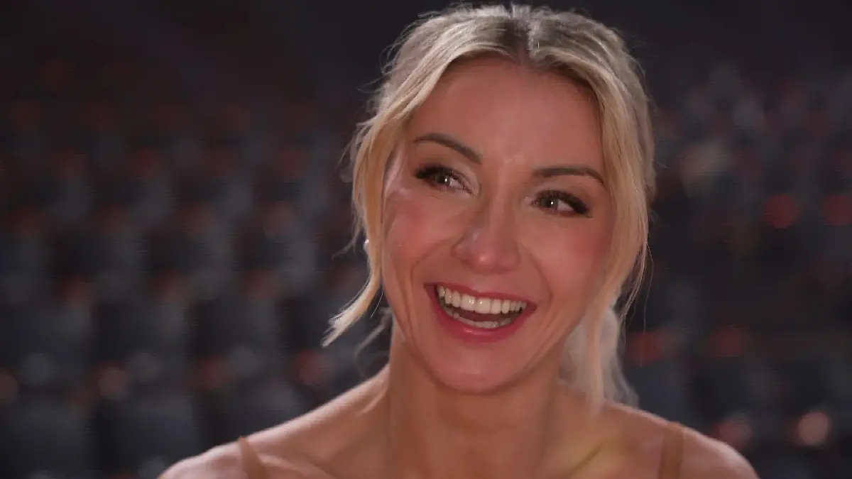 Mit sexy Sixpack ins „Let's Dance"-Finale! Anna-Carina Woitschack zeigt neuen Traumkörper Evgeny schwärmt von „krasser Frau"