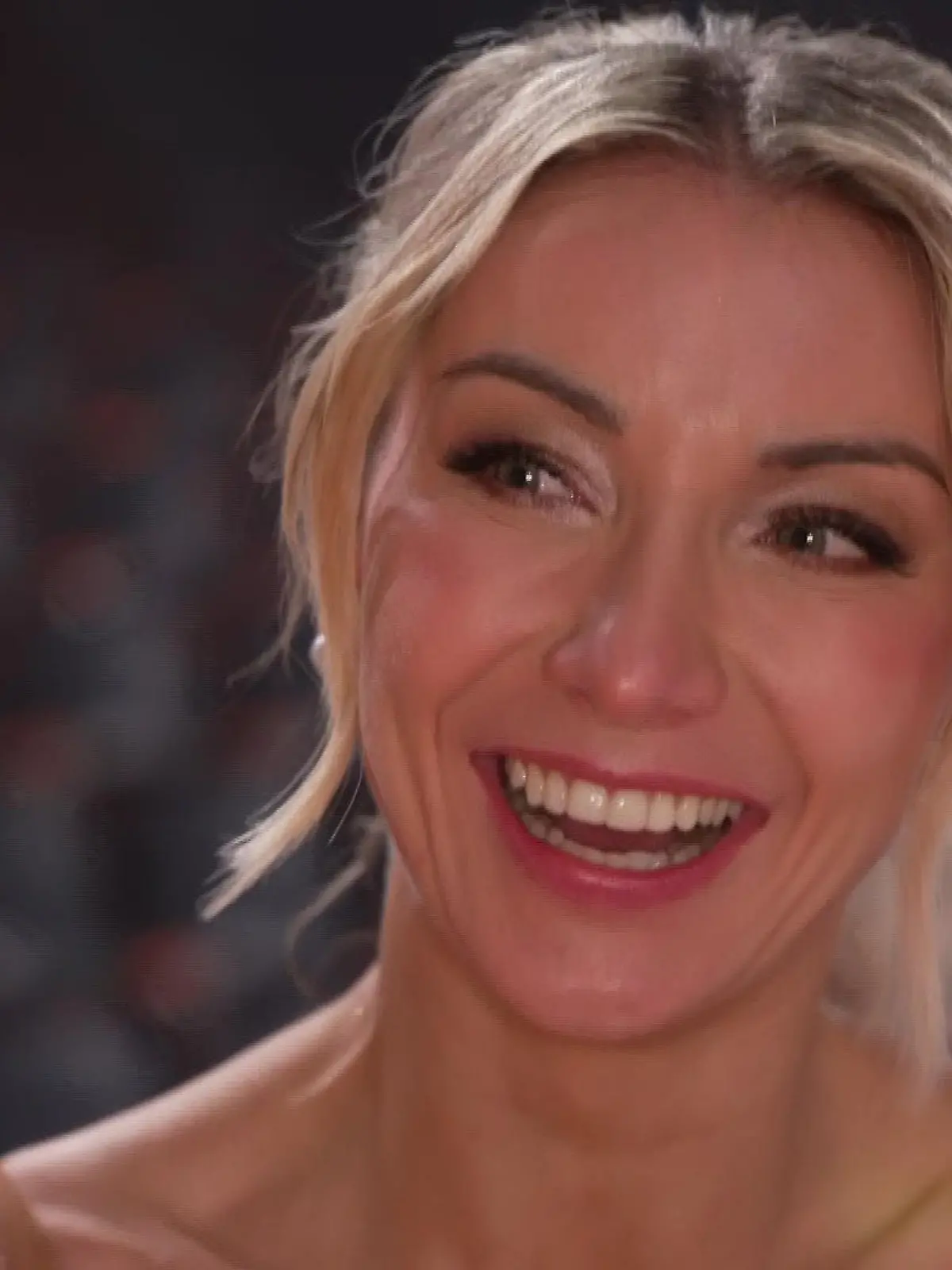 Bild zu: "Mit sexy Sixpack ins „Let's Dance"-Finale! Anna-Carina Woitschack zeigt neuen Traumkörper"