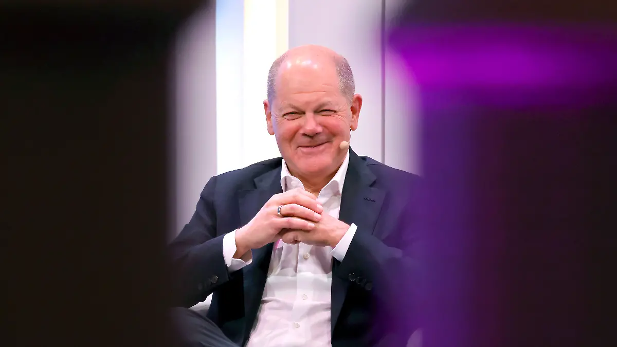 Politiker Olaf Scholz (SPD), vormaliger Bundeskanzler von Deutschland, in der Veranstaltung 'Was liest einer, der Geschichte schrieb? Olaf Scholz und die Bücher seines Lebens' im Rahmen der Lit.Cologne 2026 in der Flora. Köln, 16.03.2026