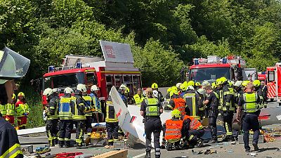 Tödlicher Segelflugzeug-Absturz auf der A45 bei Olpe – Autobahn teilweise gesperrt
