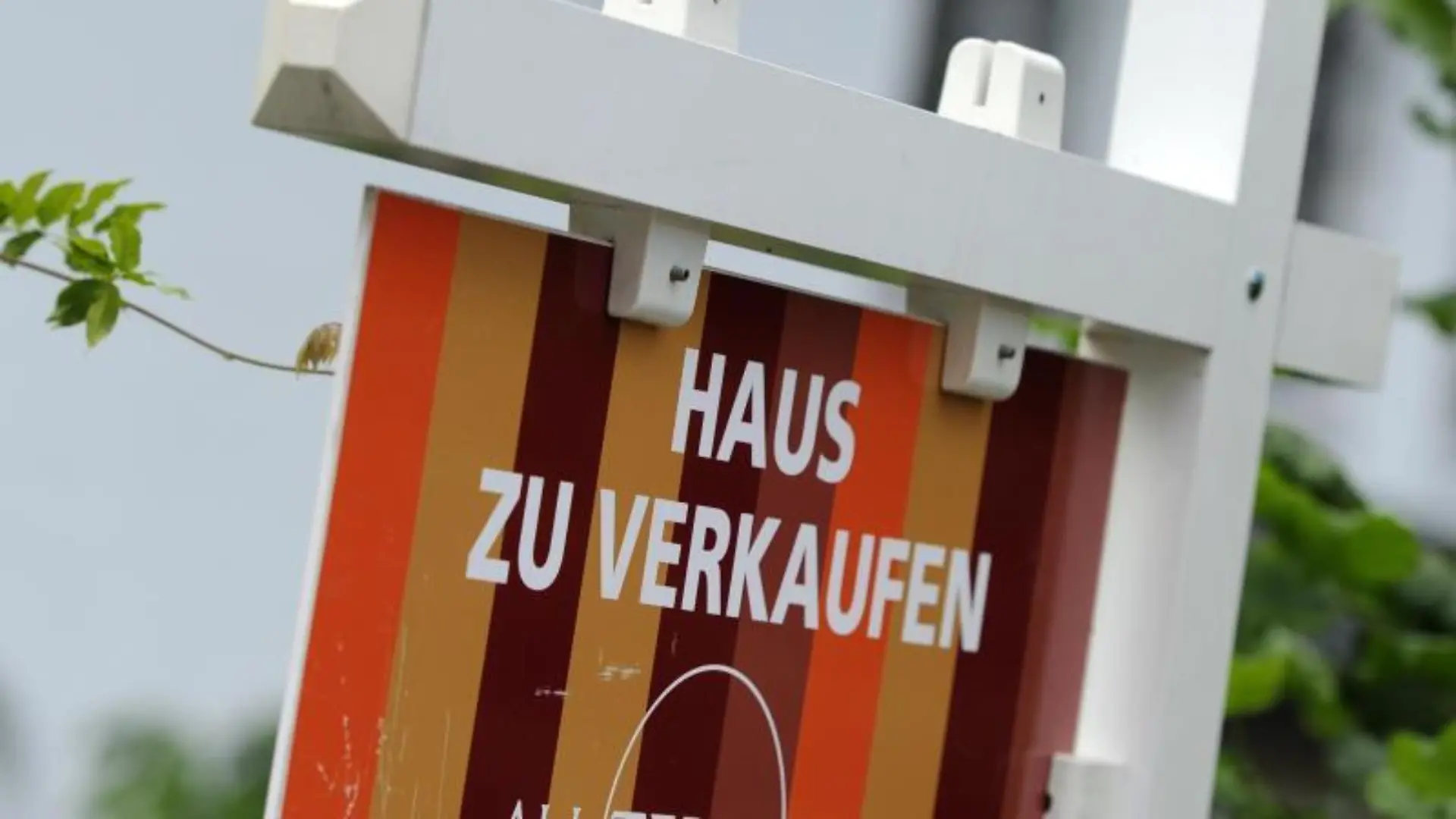 Hinweisschild «Haus zu verkaufen»