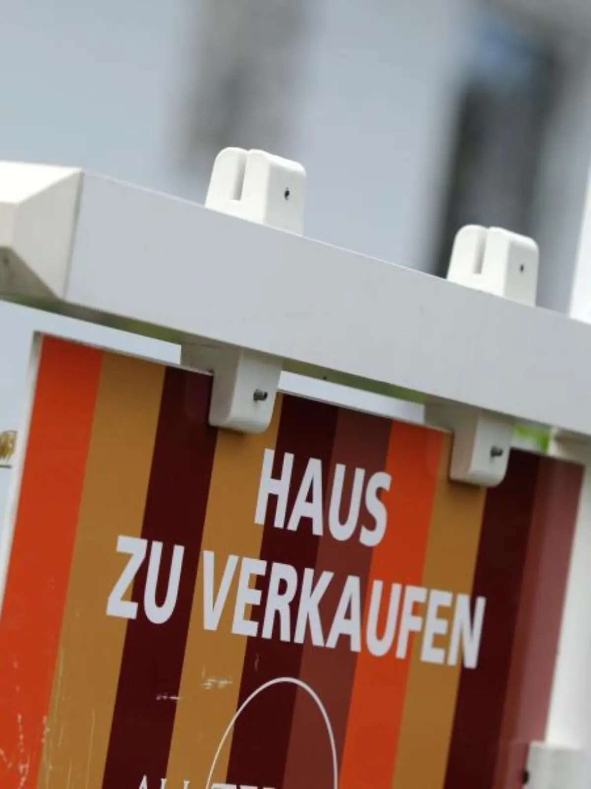 Hinweisschild «Haus zu verkaufen»