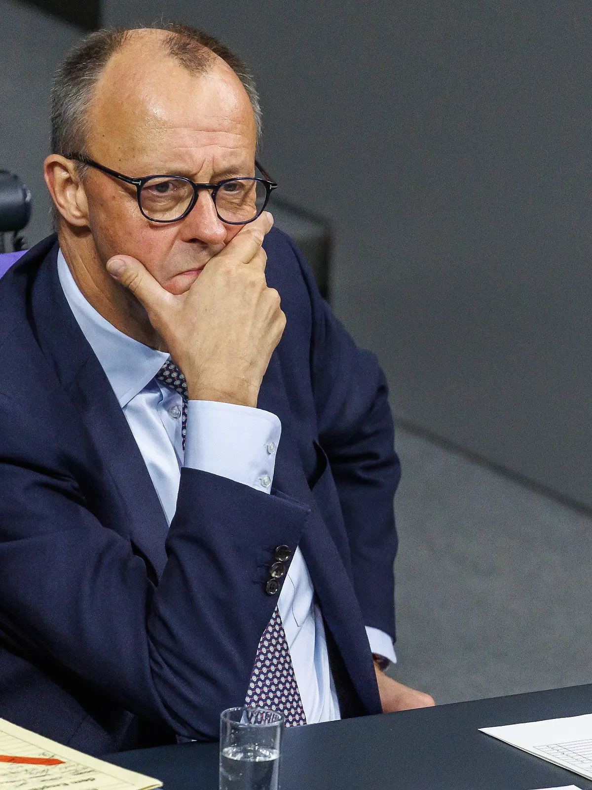 Bundeskanzler Friedrich Merz (CDU) bei der Plenarsitzung zum Thema Rentenpaket im Deutschen Bundestag am 5.12.25 in Berlin.