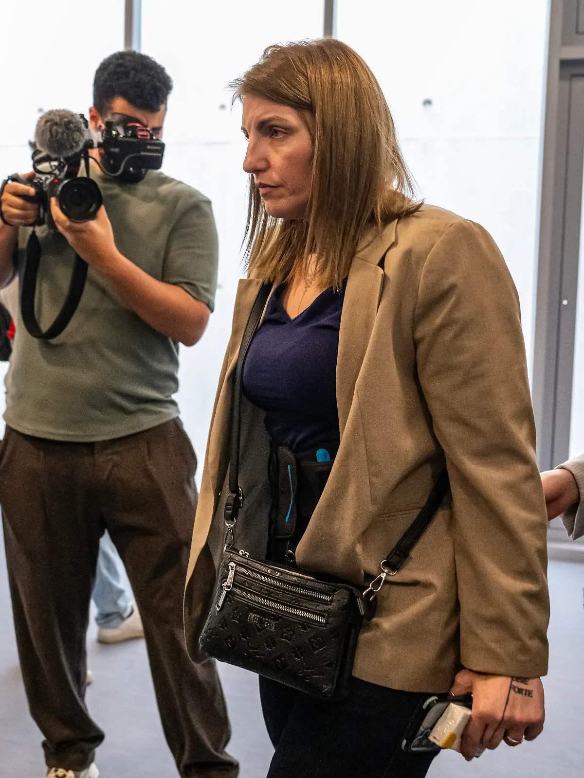 Laetia R.s Mann zwang sie, sich Fremden zum Sex anzubieten