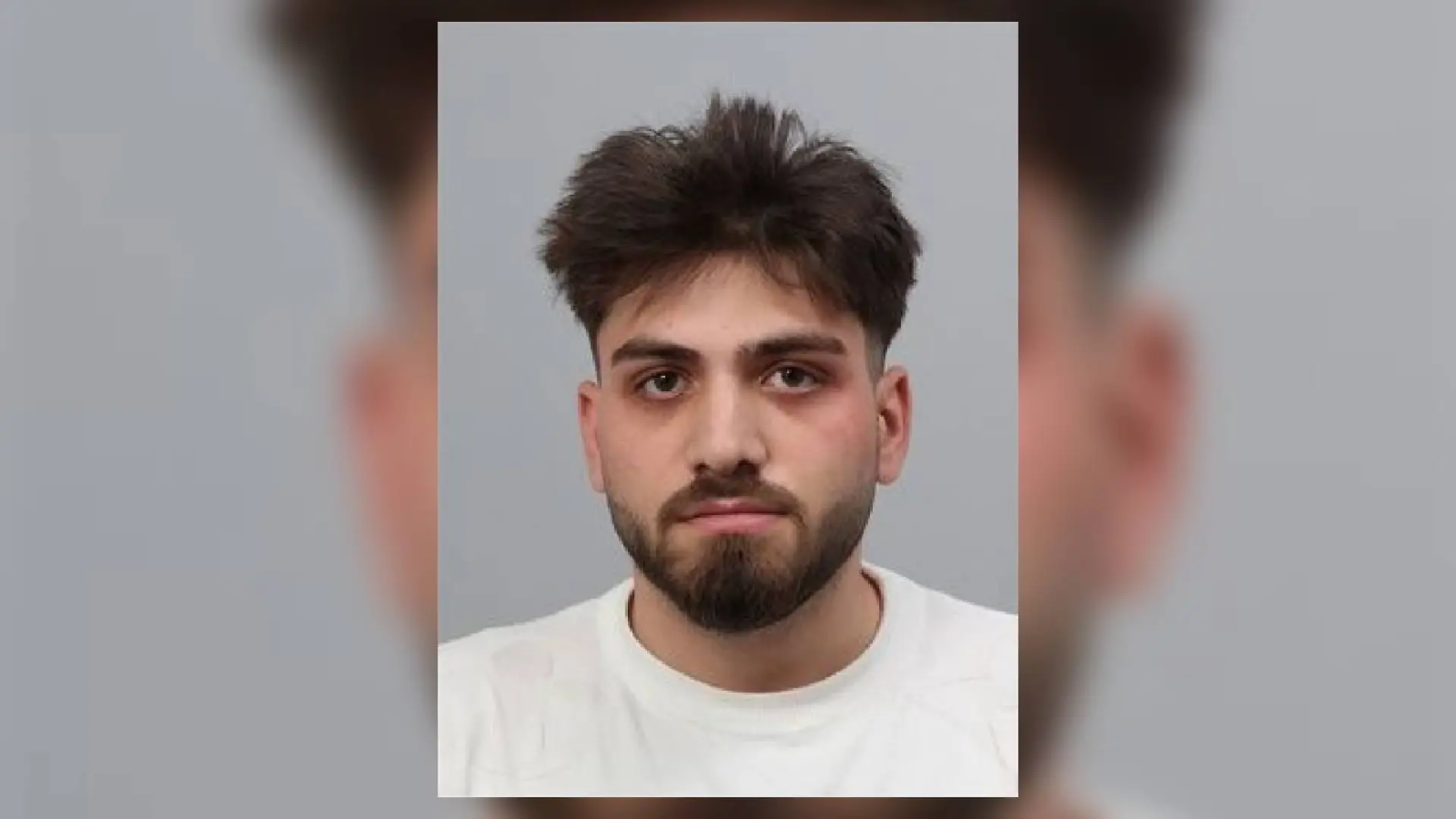 Rajmond S. soll absichtlich eine Verwandte (48) angefahren haben und seitdem auf der Flucht sein.