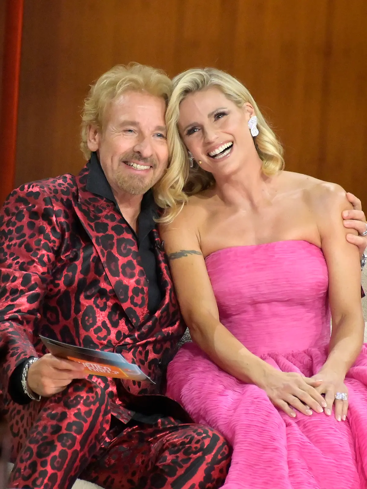 Thomas Gottschalk und Michelle Hunziker in der ZDF-Unterhaltungsshow 'Wetten, dass..?' live aus der Messe Friedrichshafen. Friedrichshafen, 19.11.2022
